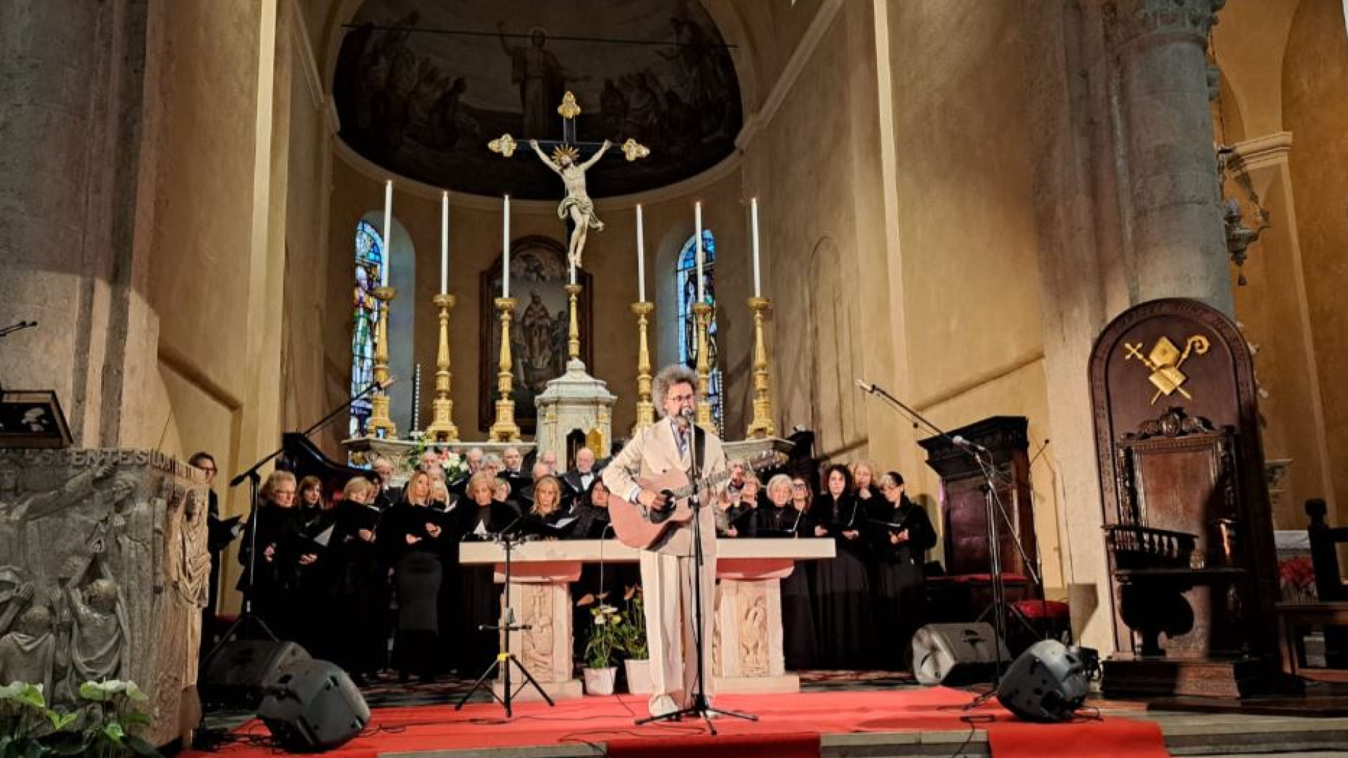 Immagine di Simone Cristicchi, poeta tra poesia e preghiera in cattedrale