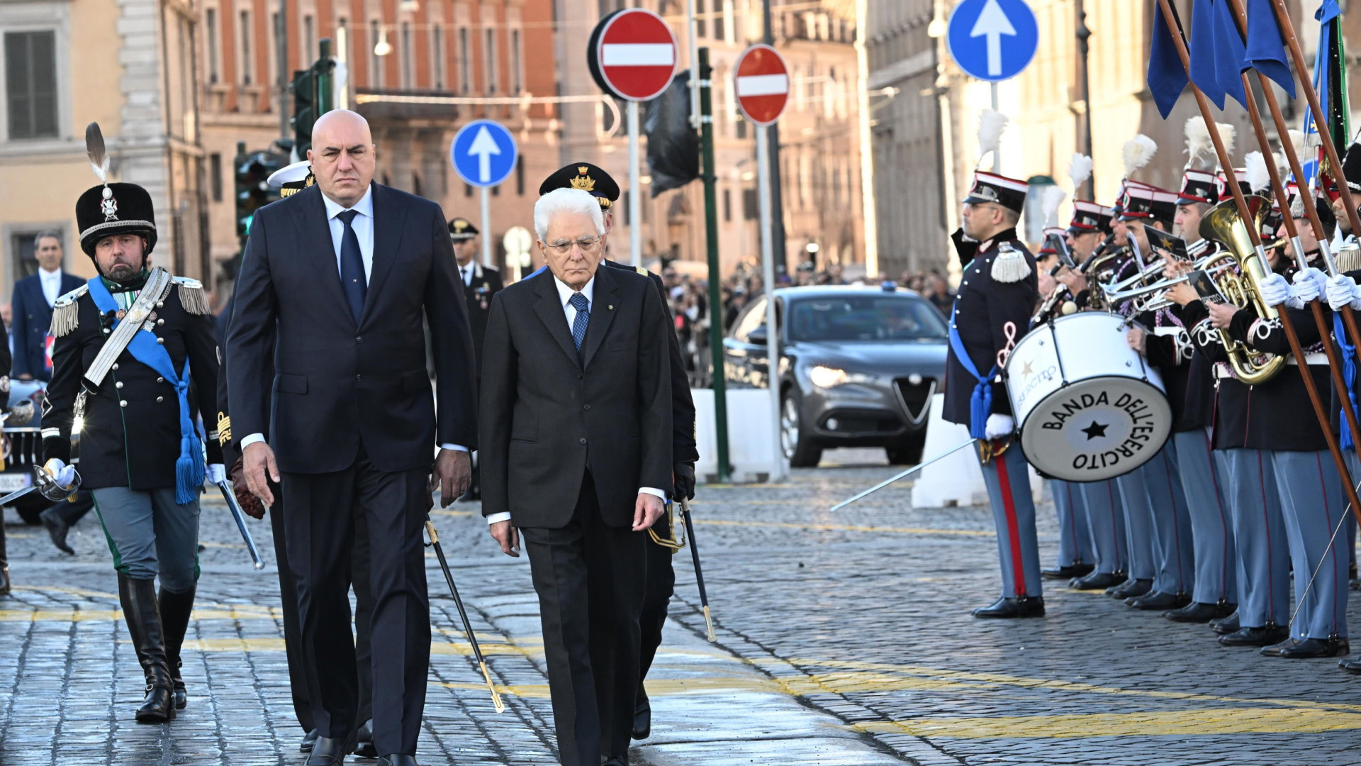 Immagine di Mattarella: sorreggono la vocazione dell'Italia alla pace