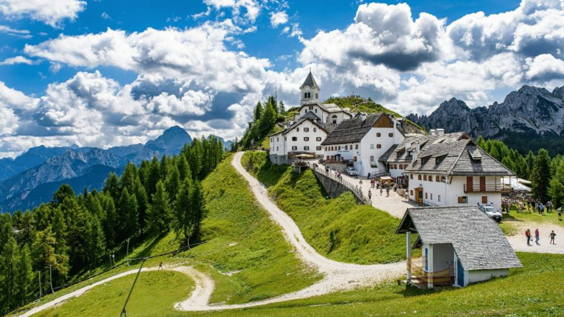 Immagine di Dal Monte Lussari a San Pietro, la fede sulla Romea Strata