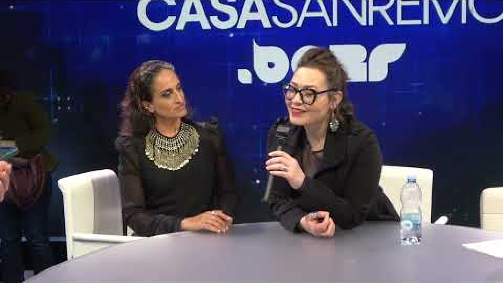 Immagine di Noa e Mira Awad: «Rompiamo i muri con la musica, cantiamo contro la guerra»