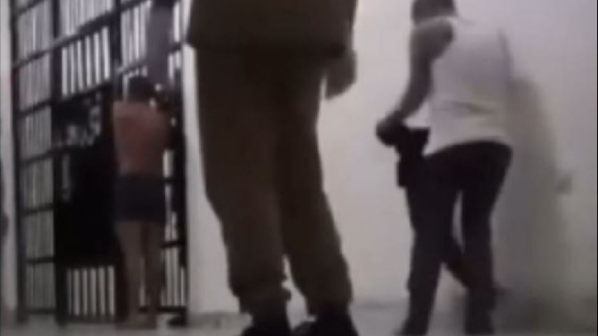 Immagine di Orrore in Libia: torture nei centri e deportazioni nel deserto. Ecco le prove