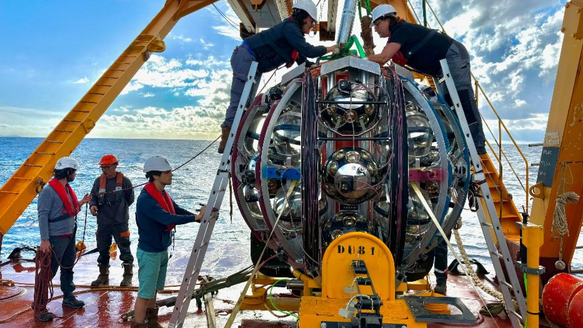 Immagine di Messaggio dallo spazio profondo: un neutrino ci svela un Universo oscuro