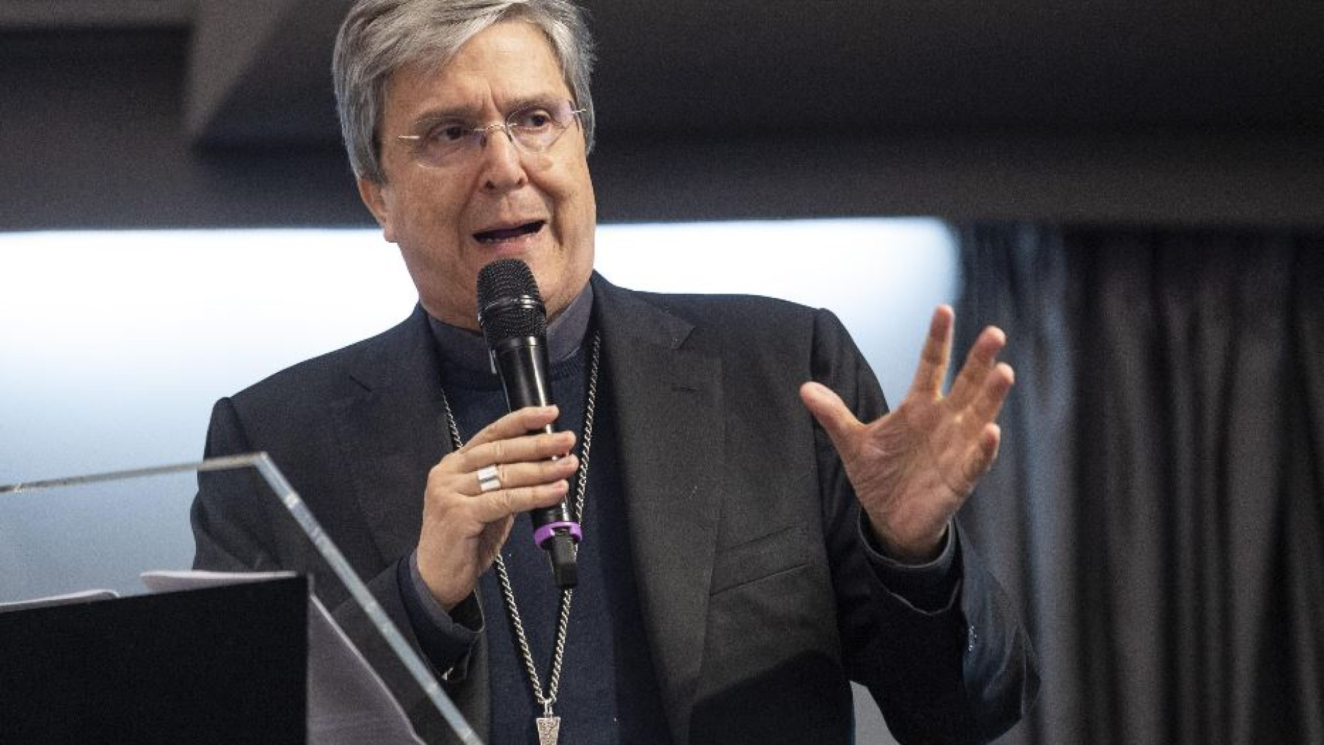 Immagine di Savino (Cei): la lezione del Papa all'ospedale? Stare a fianco dei malati