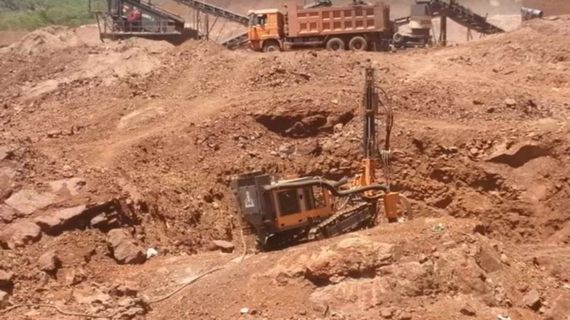 Immagine di La rivolta delle donne in Guinea Bissau: in fiamme miniera cinese di zirconio