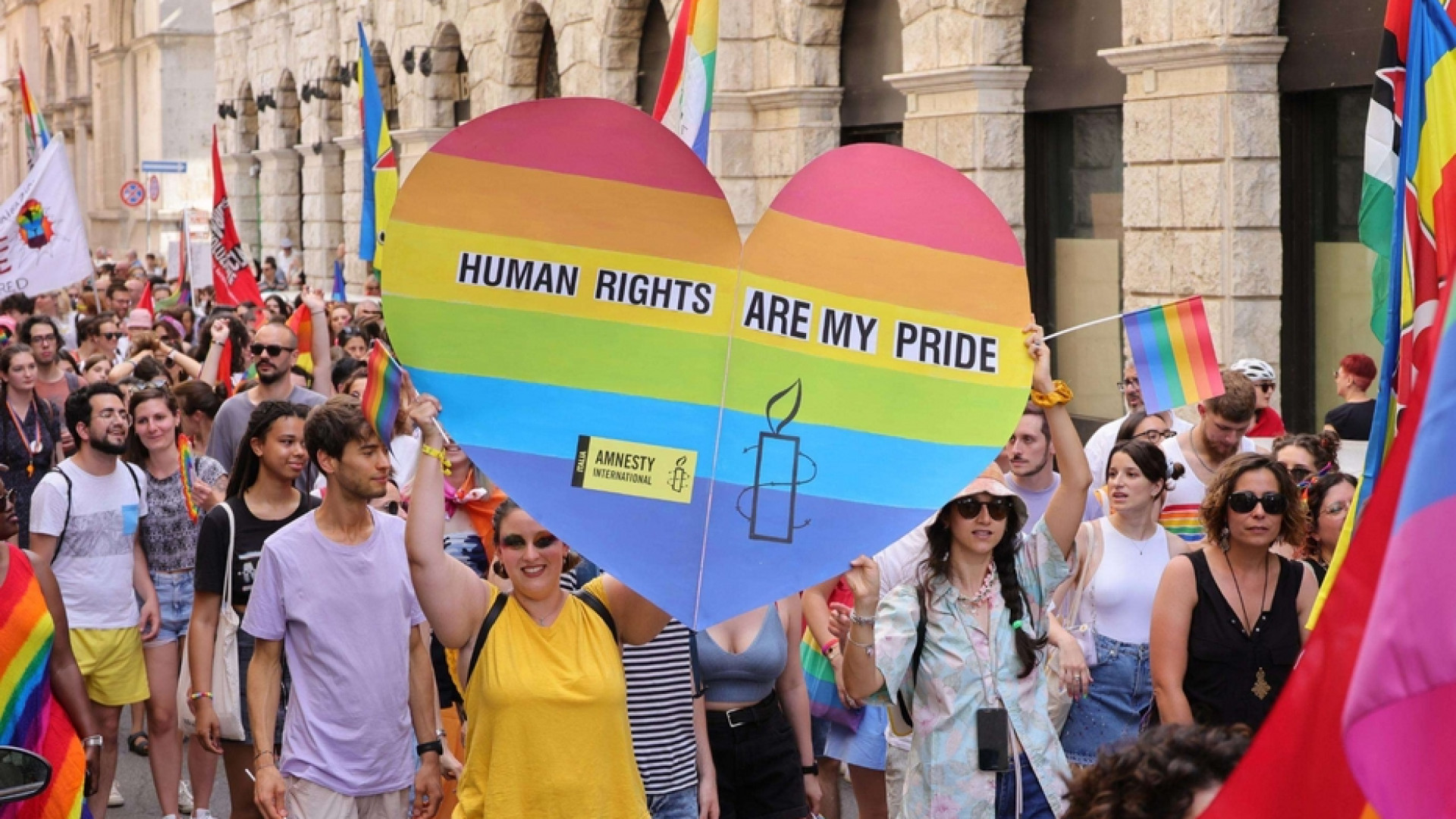 Immagine di La Madonna blasfema al Pride, il dolore del vescovo. Scattano le indagini