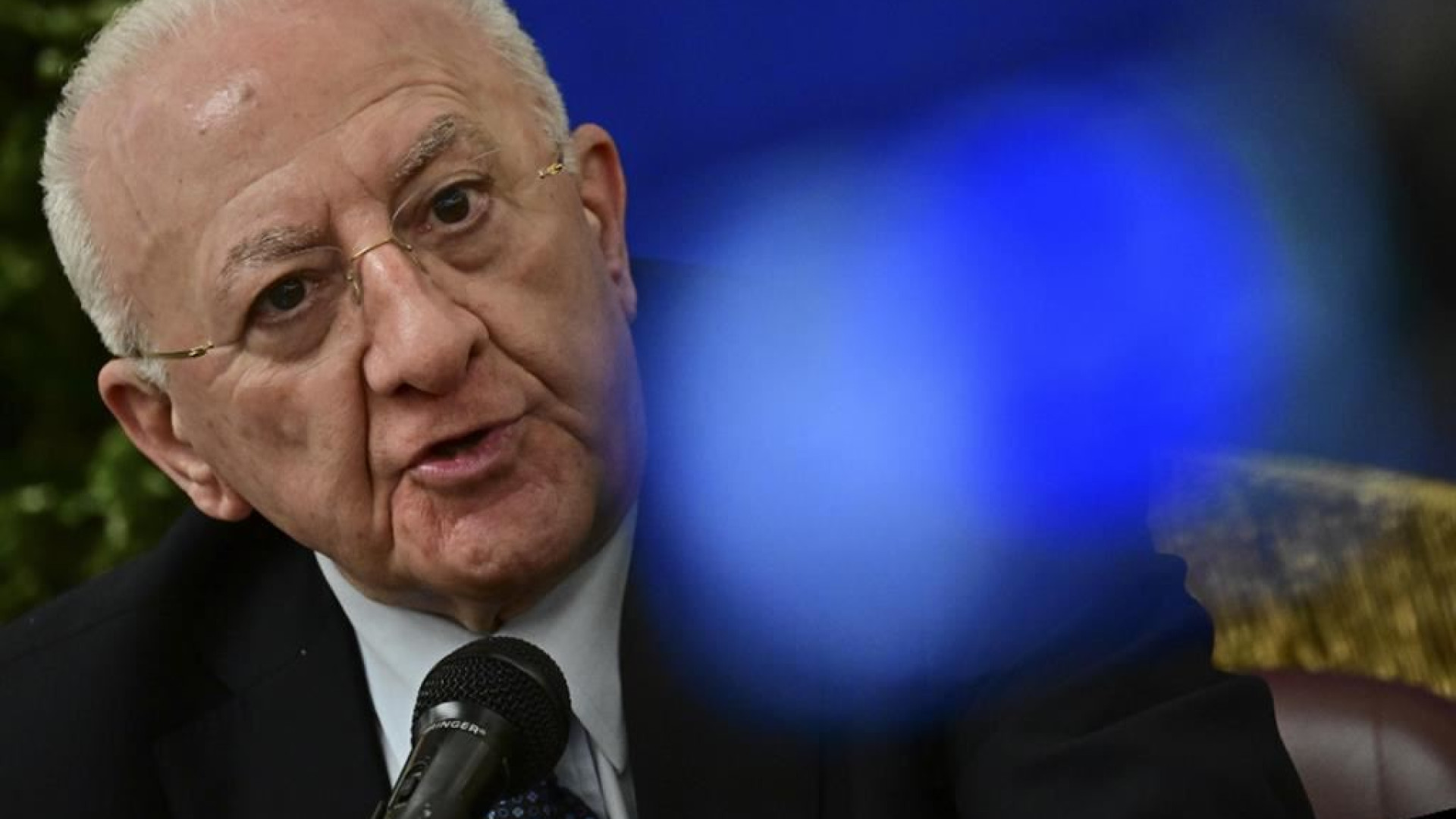 Immagine di De Luca: «Da governo legge ad personam»