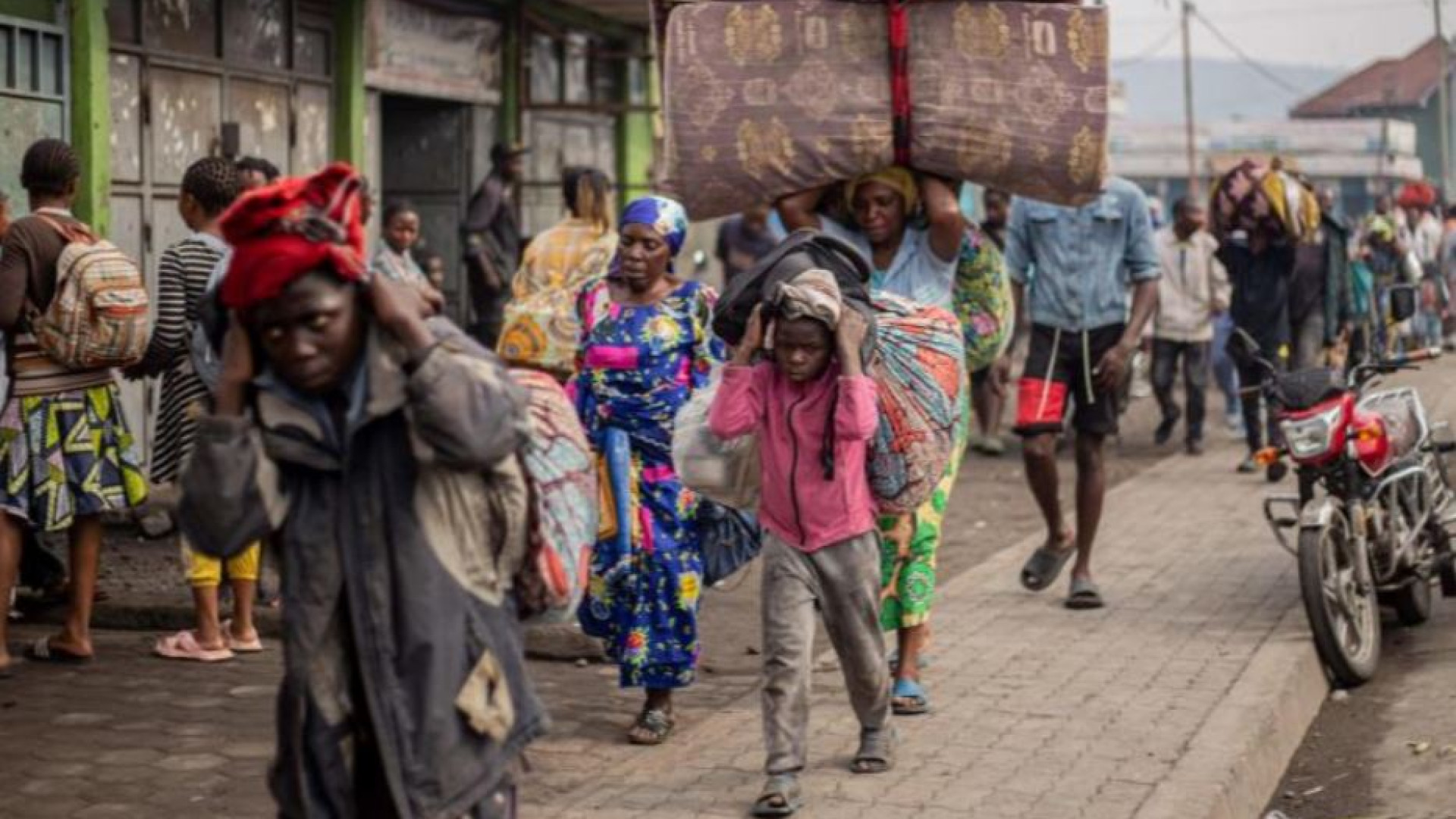 Immagine di Il Congo in pezzi, Goma nel caos: centinaia di migliaia di civili sono in fuga