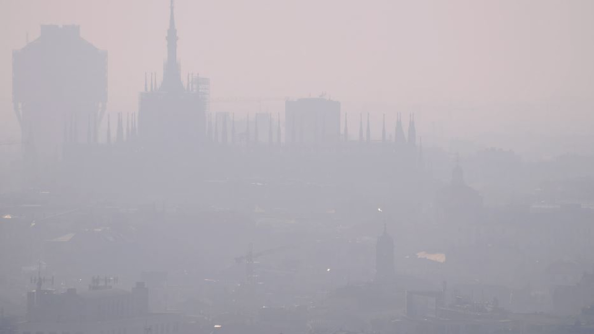 Immagine di Lo smog in Italia resta un'emergenza: ma come se ne esce? Le città peggiori