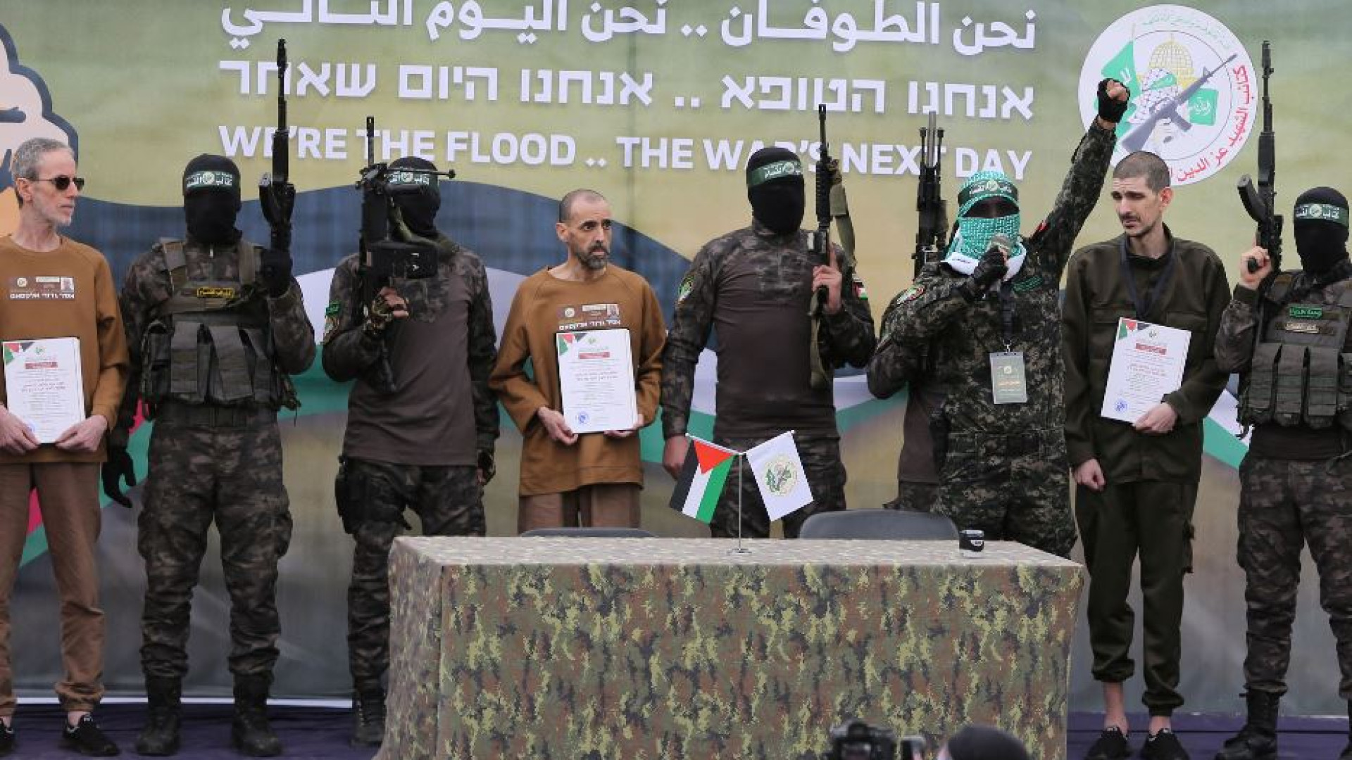 Immagine di La tragica farsa dell'intervista di Hamas ai tre ostaggi israeliani rilasciati