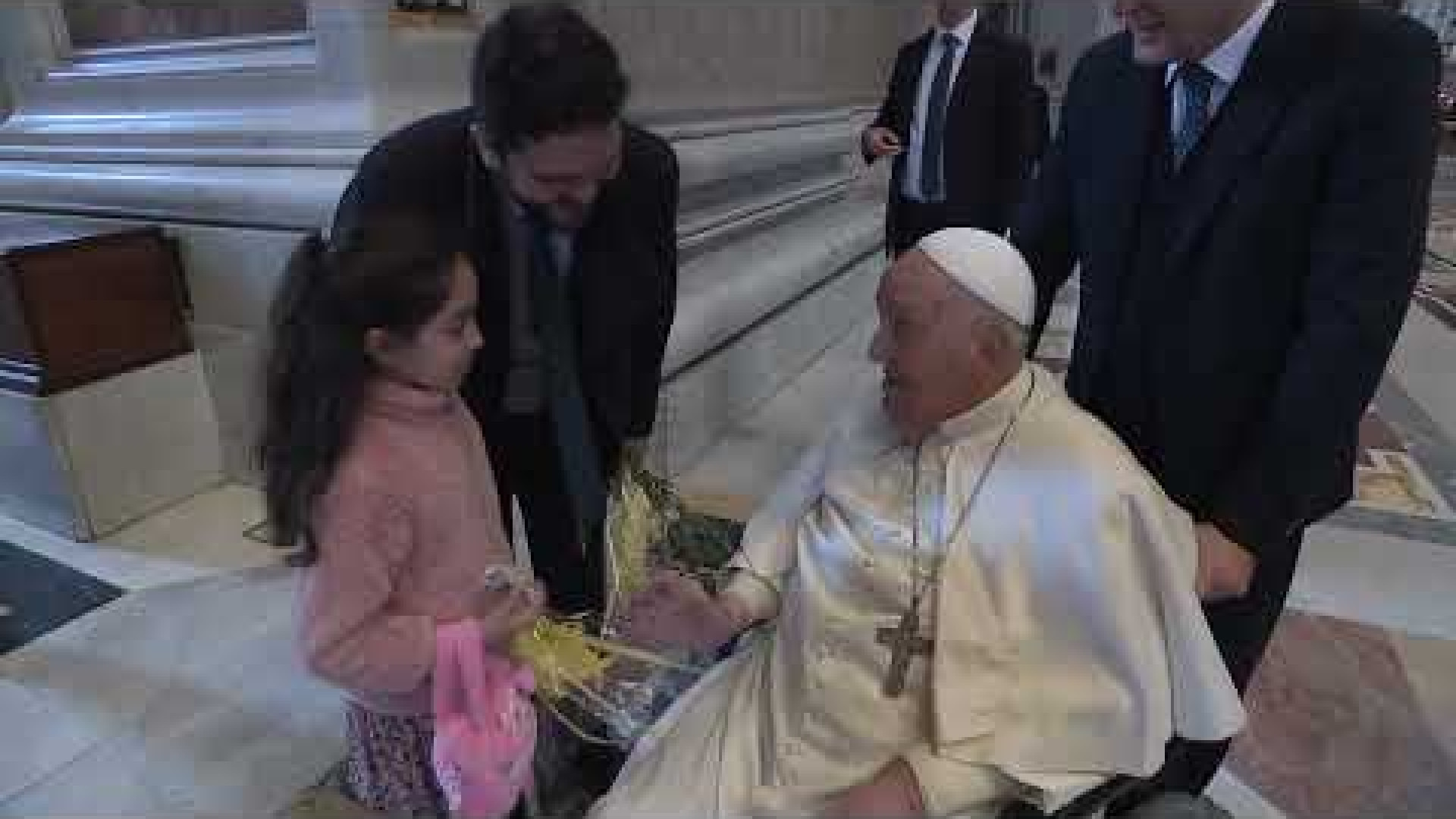 Immagine di Il Papa in piazza San Pietro ha augurato una «buona Settimana santa»