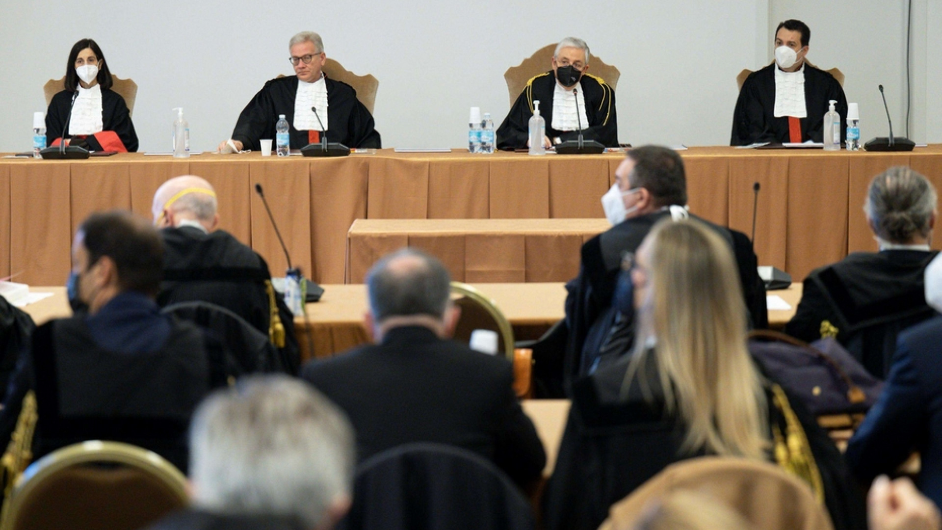 Immagine di Monsignor Carlino al processo: «Sul Palazzo di Londra decisero i superiori»