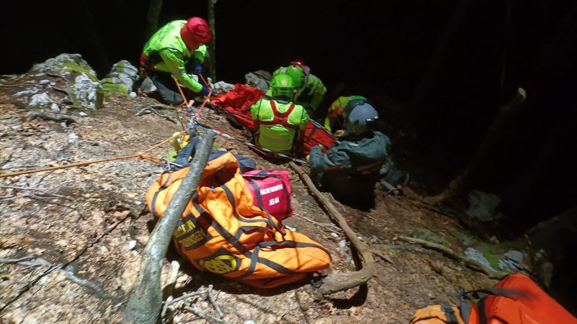 Immagine di La notte sottozero del Soccorso alpino per salvare l'escursionista ferito
