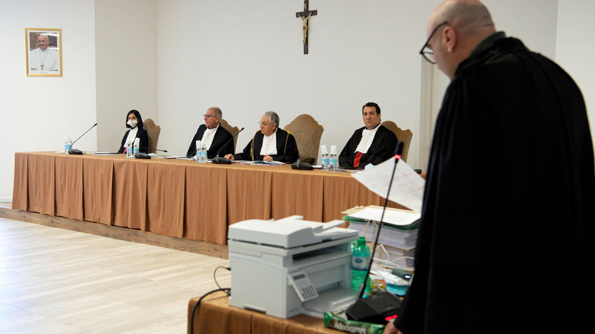 Immagine di La difesa di mons. Carlino: «Agì nell'interesse della Santa Sede»