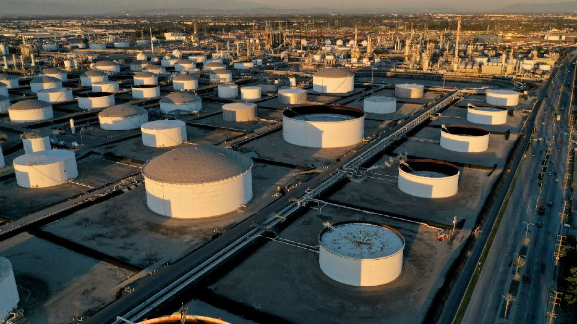 Immagine di Il petrolio costa sempre meno. Perché il mondo ha meno fame di greggio