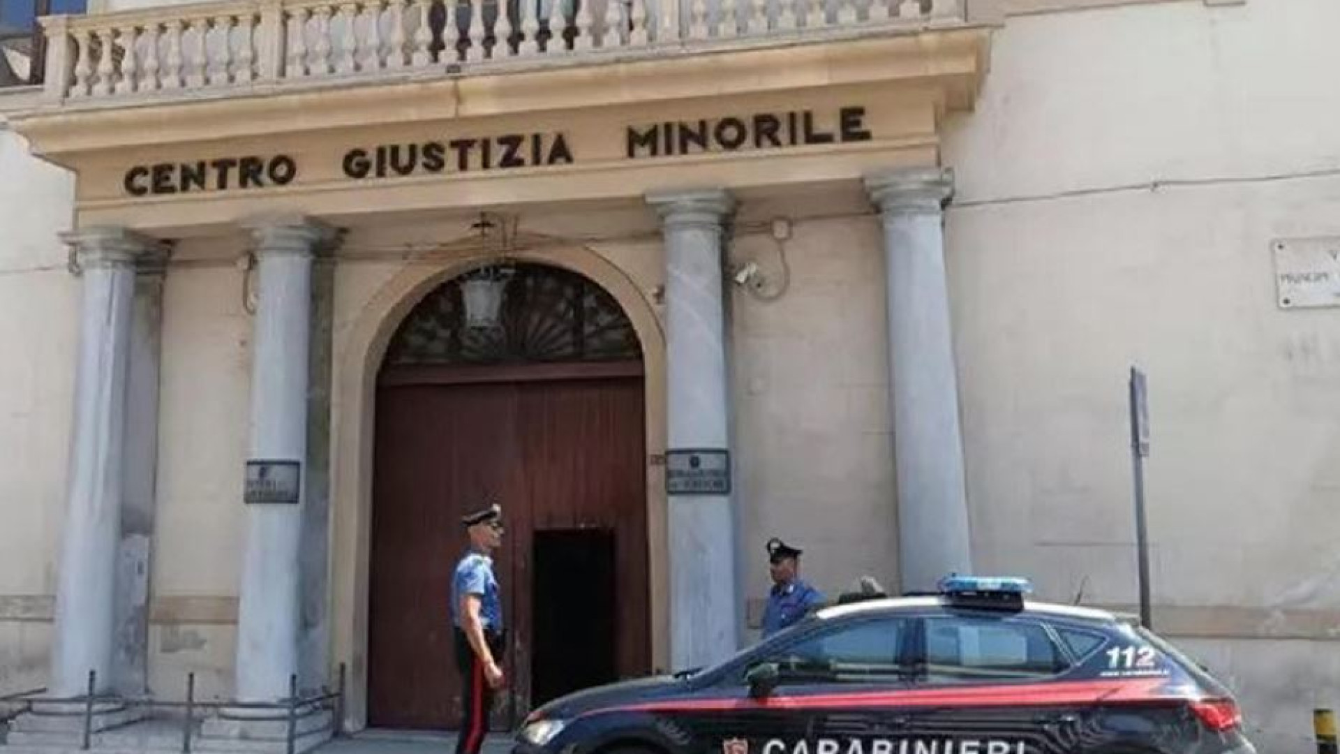 Immagine di Rivolte e fughe rocambolesche: il carcere è sempre più un'emergenza