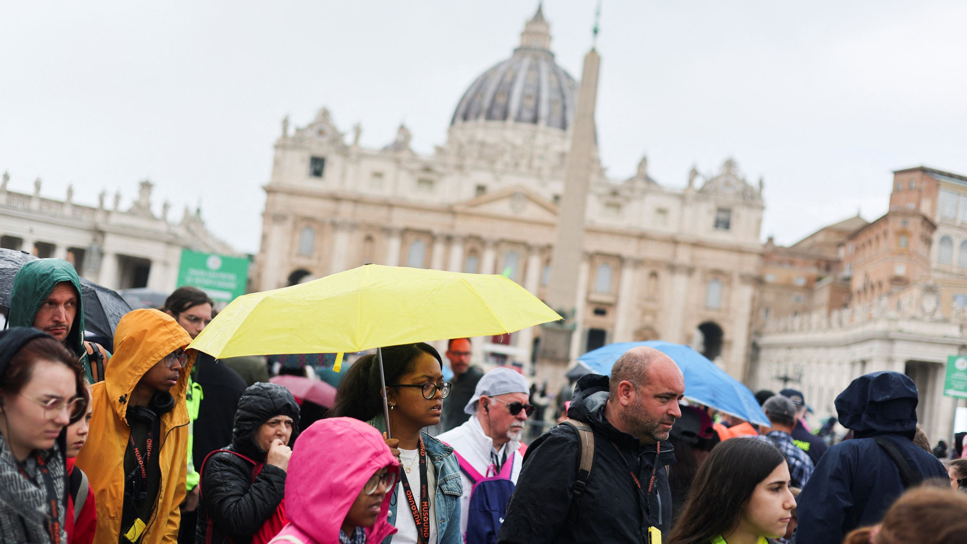 Immagine di L'abbraccio senza fine: «Vi raccontiamo perché siamo qui»