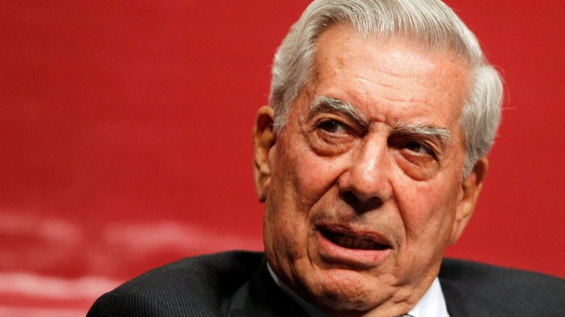 Immagine di Addio a Vargas Llosa: «Dobbiamo continuare a sognare, leggere e scrivere»