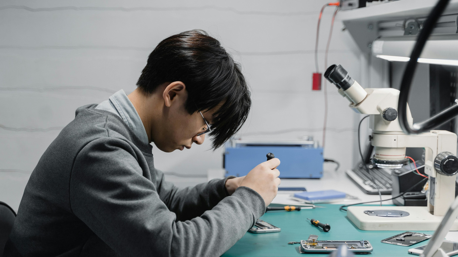 Immagine di «Lavorate 64 ore alla settimana»: il pressing delle aziende asiatiche