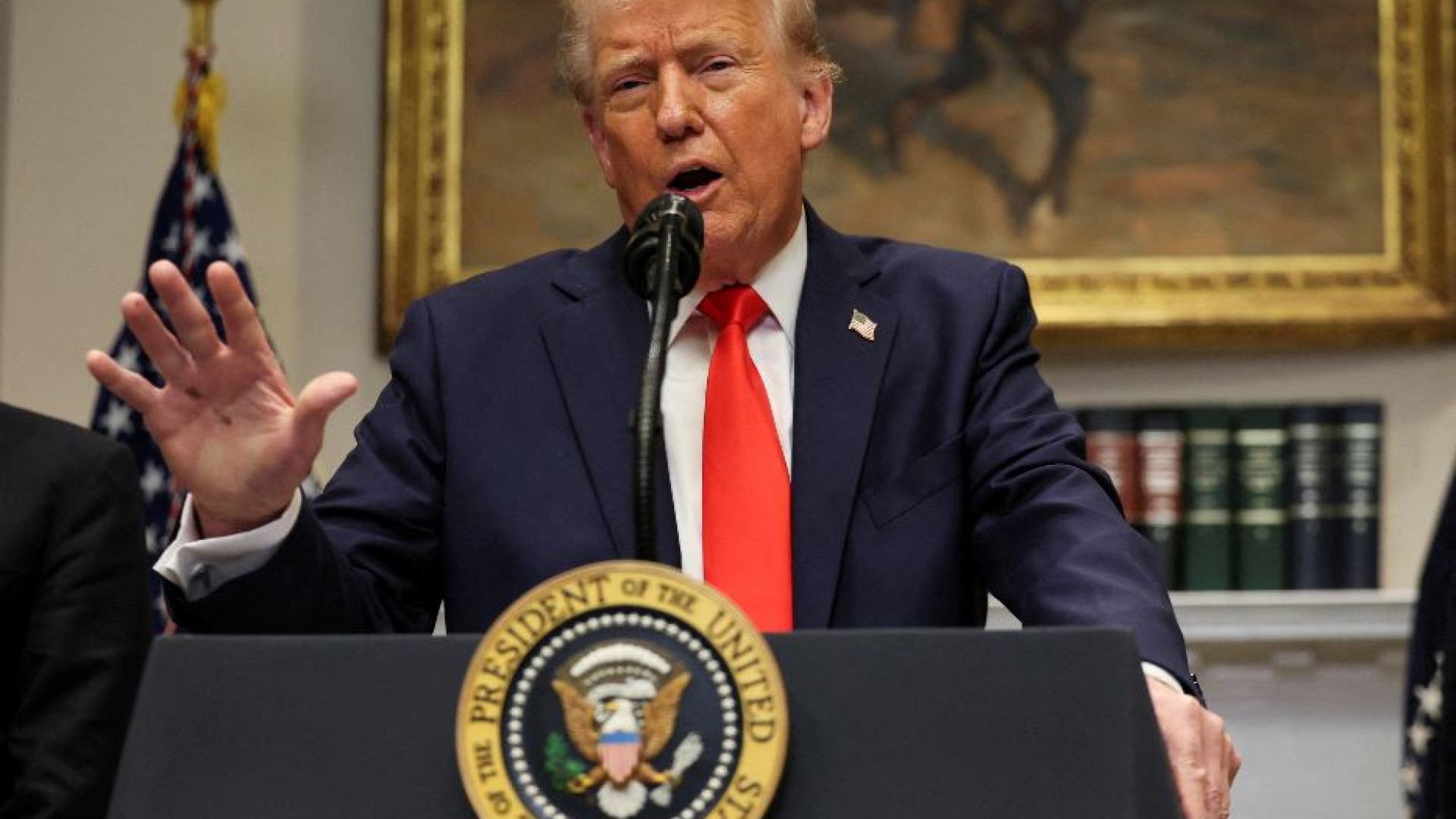 Immagine di Trump sospende gli aiuti militari all'Ucraina