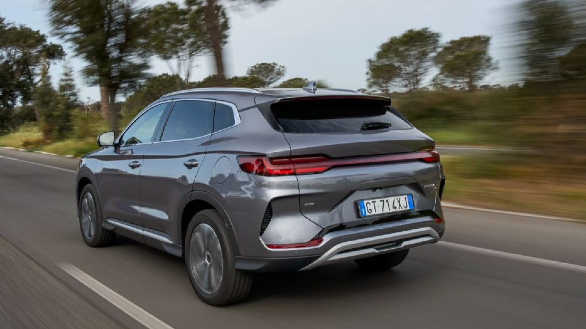 Immagine di BYD Seal U DM-i, l'ibrida intelligente che decide quale motore usare