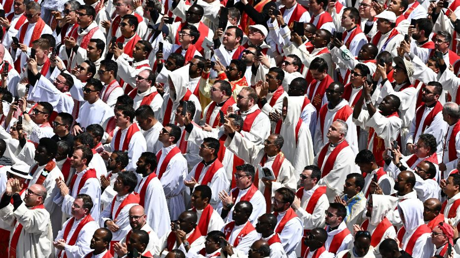 Immagine di Un funerale semplice e insieme solenne, l'ultimo ossimoro di Francesco