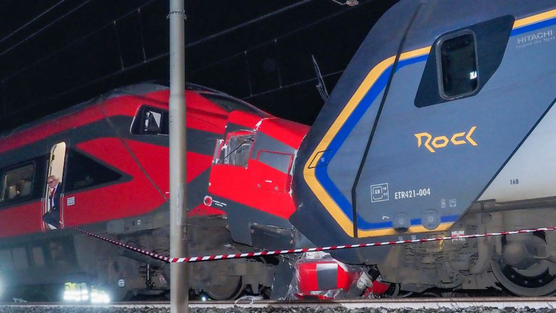 Immagine di Urto fra treni, 17 feriti lievi. Gravi ritardi