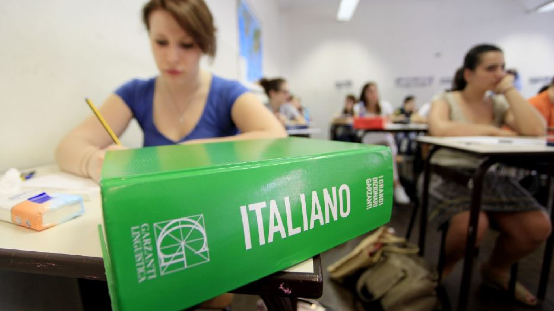 Immagine di Il ministro: «No ad asterischi e schwa nelle comunicazioni scolastiche»