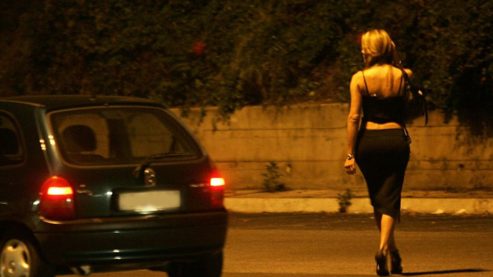 Immagine di A 15 anni schiava sulla strada. «Una notte tra i clienti vidi un prete... »