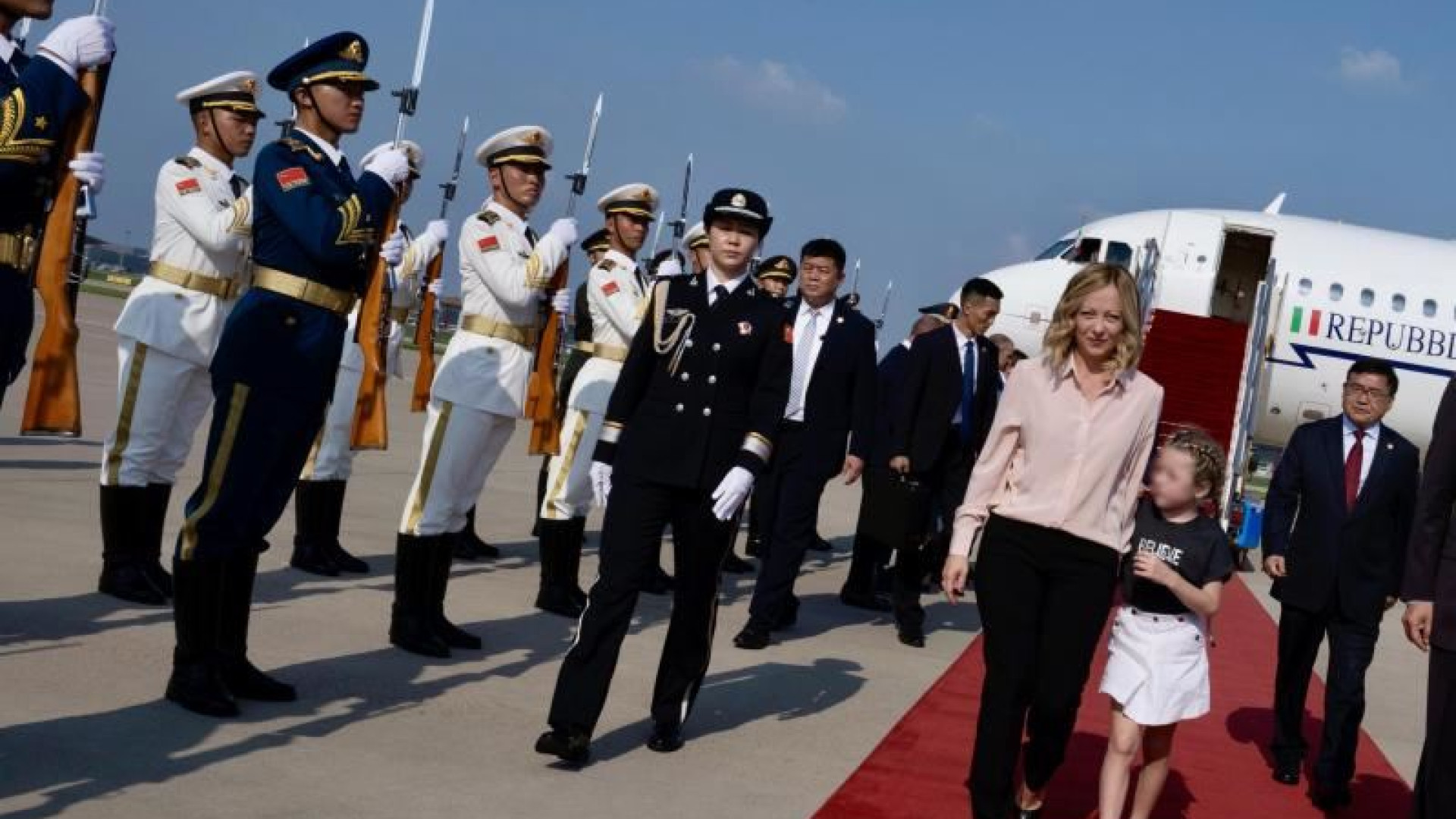 Immagine di Il dossier auto e le privatizzazioni: Meloni in Cina cerca una “terza via”