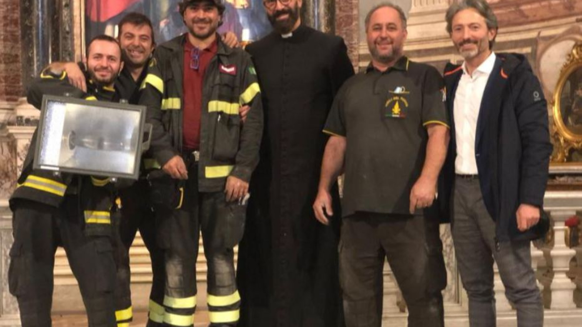 Immagine di Il centro si spopola ma la chiesa si riempie. E diventa un'oasi per i lavoratori