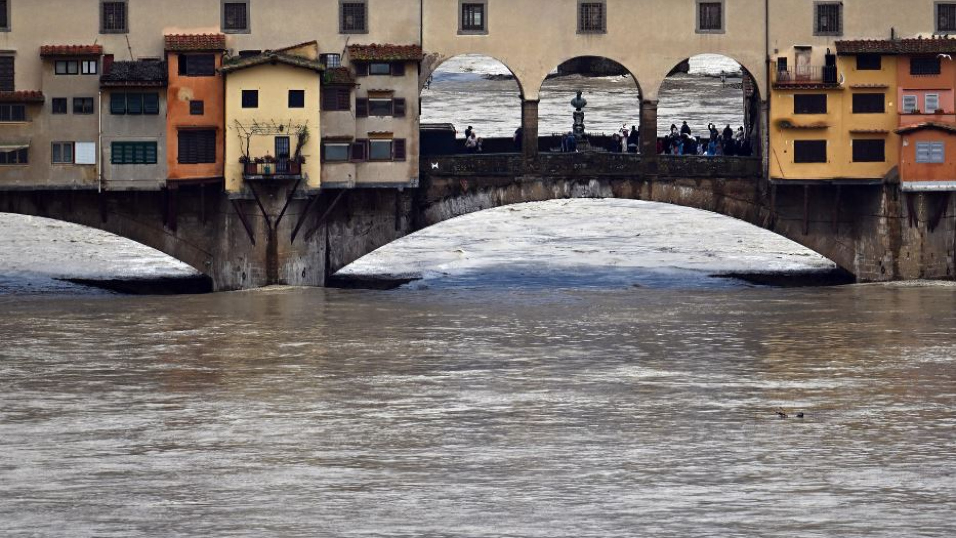 Immagine di Toscana ed Emilia Romagna sott'acqua: cosa sta succedendo