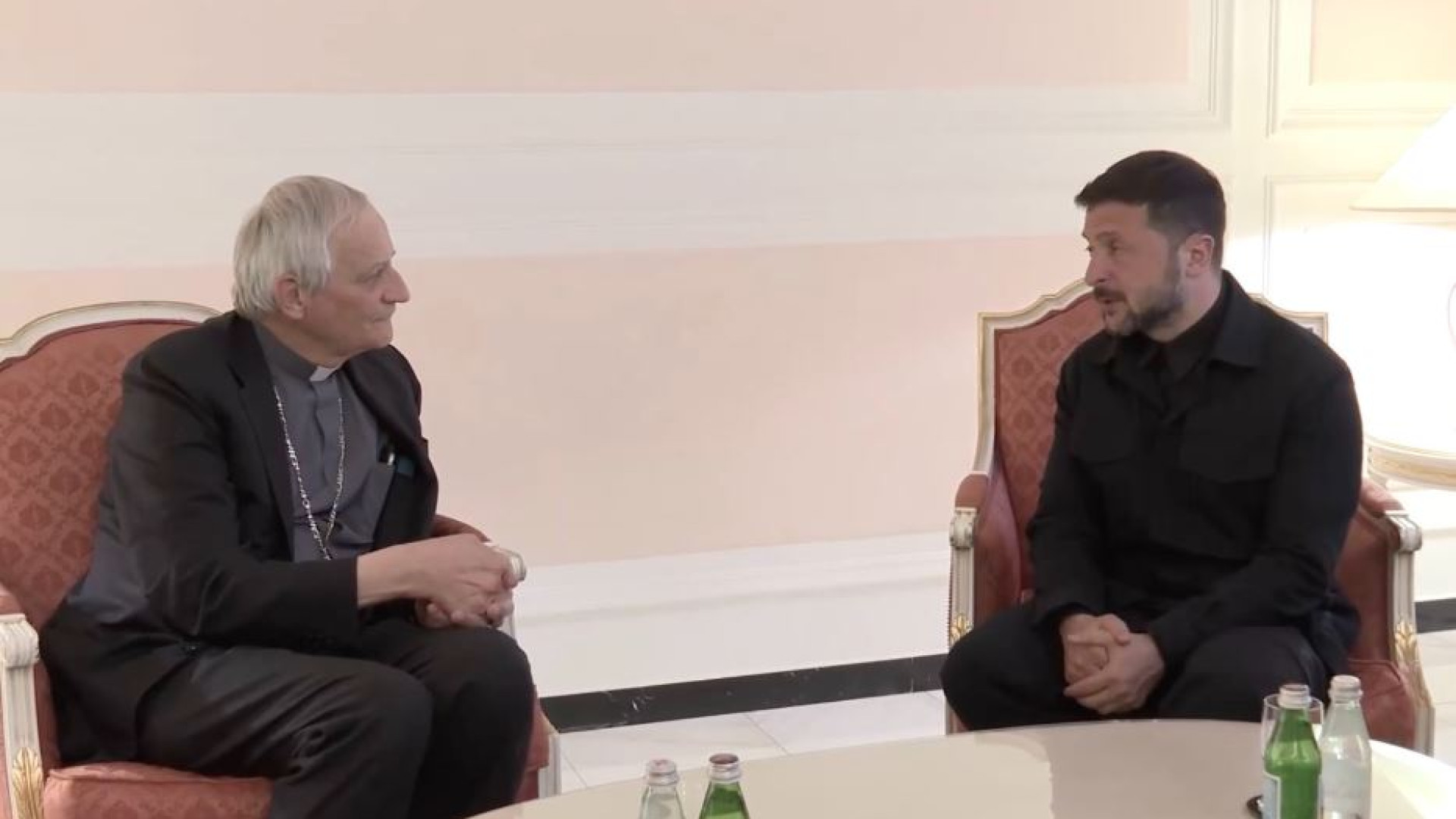 Immagine di Prigionieri, bambini e pace giusta: Zelensky incontra Parolin e Zuppi