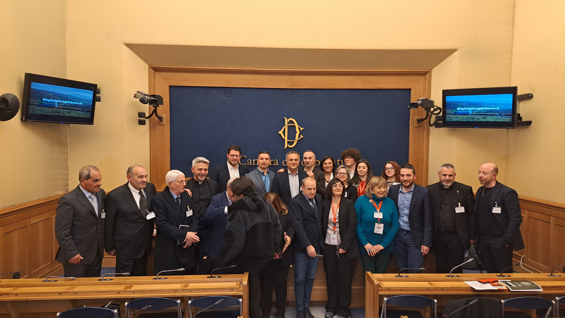 Immagine di Il Pino irpino, la solidarietà in tour per 118 Comuni