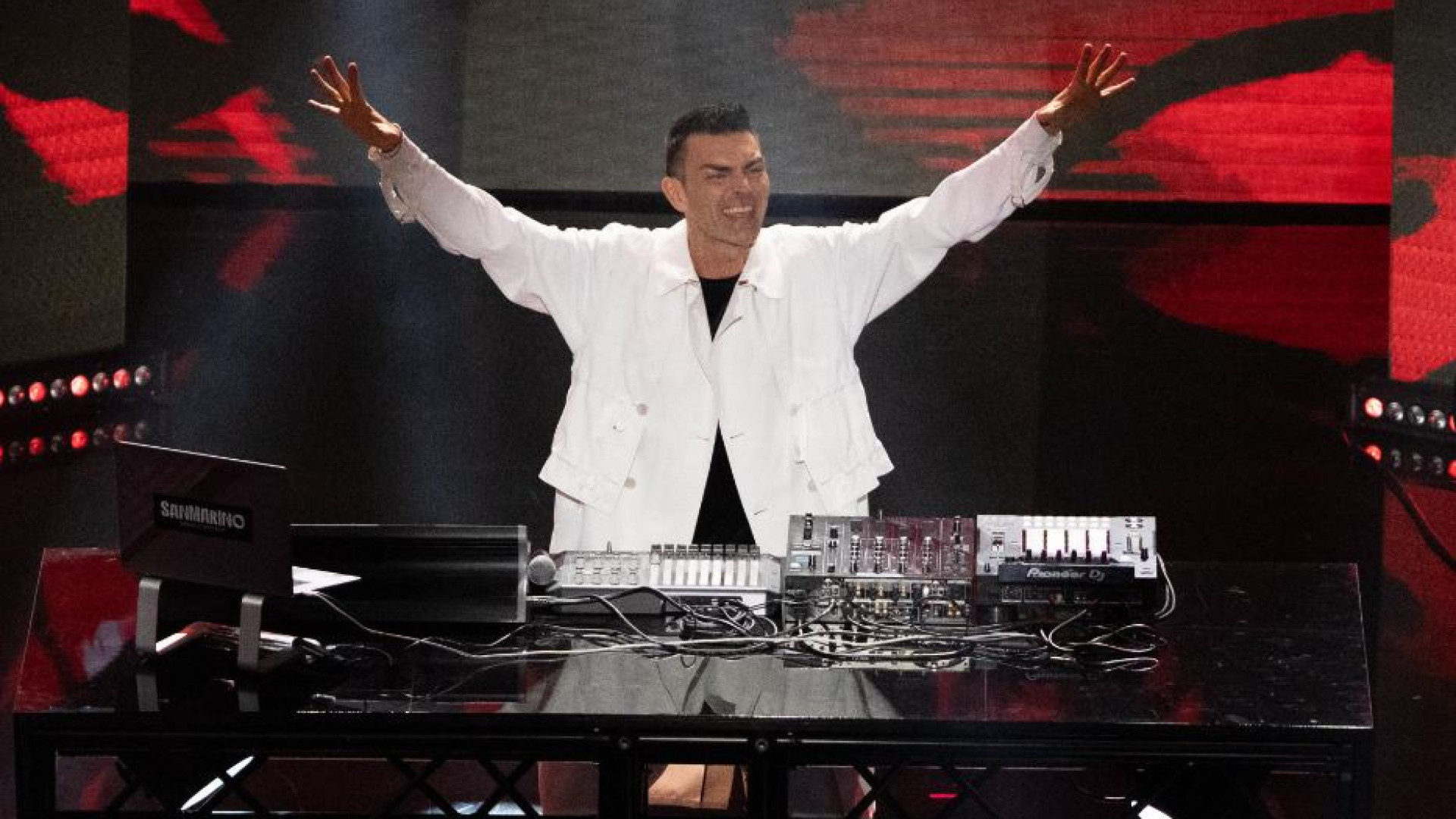 Immagine di Gabry Ponte: «Con “Tutta l'Italia” porto a Eurovision il mio messaggio di pace»