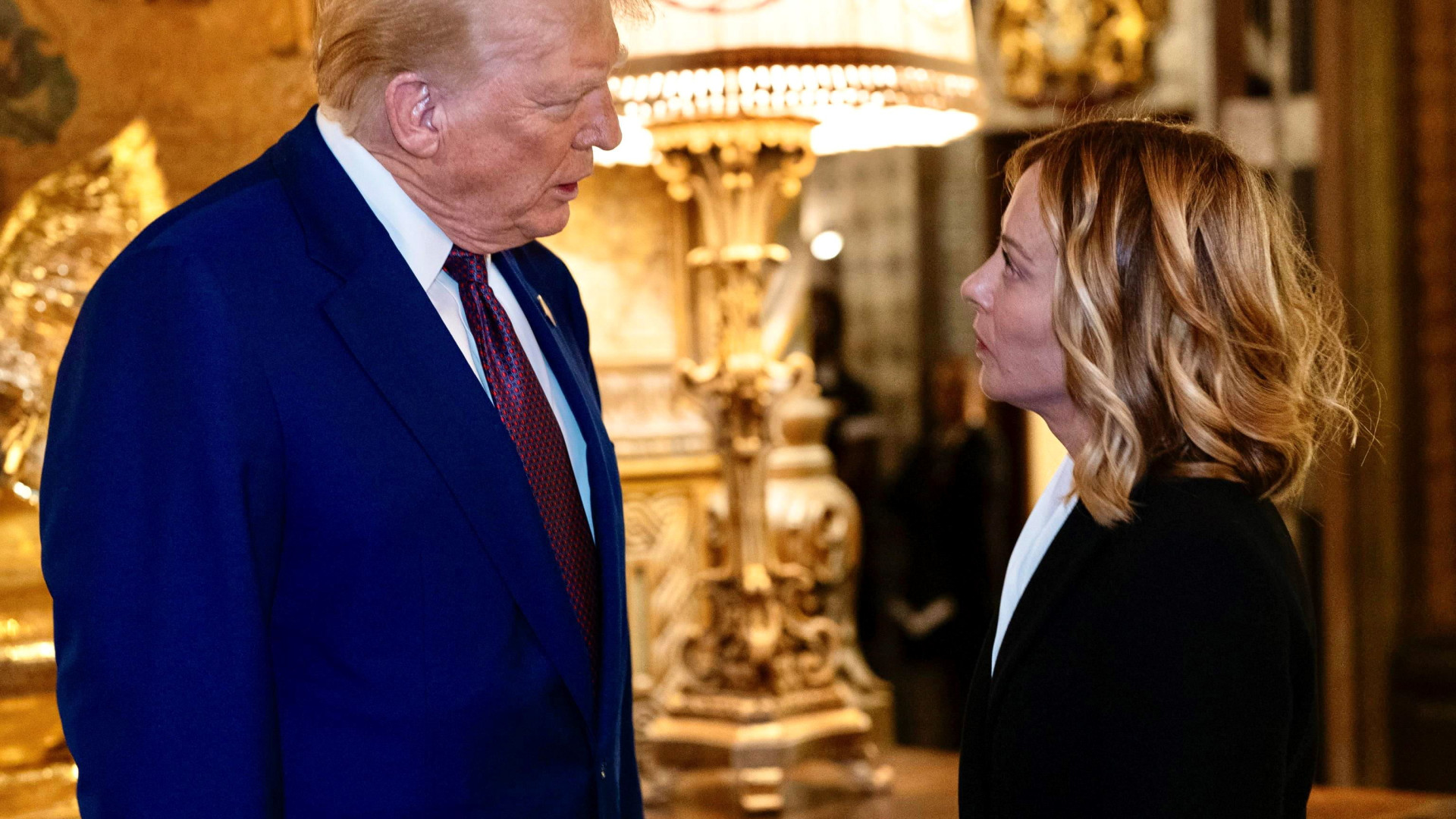 Immagine di Dazi, Meloni "assolve" Trump: li ha iniziati Biden