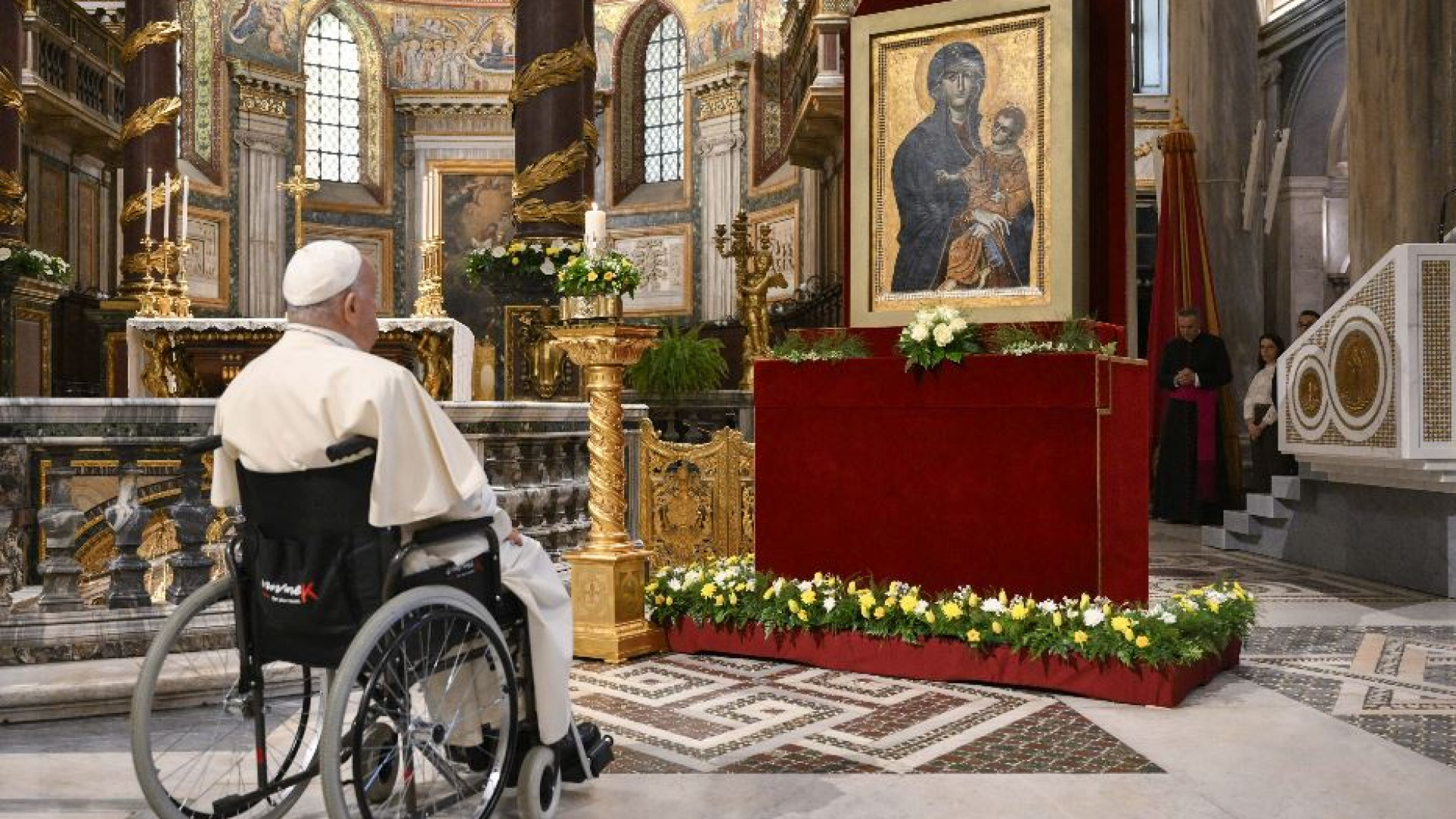 Immagine di La fragilità, una benedizione: il Papa e la malattia dal Gemelli alla Pasqua