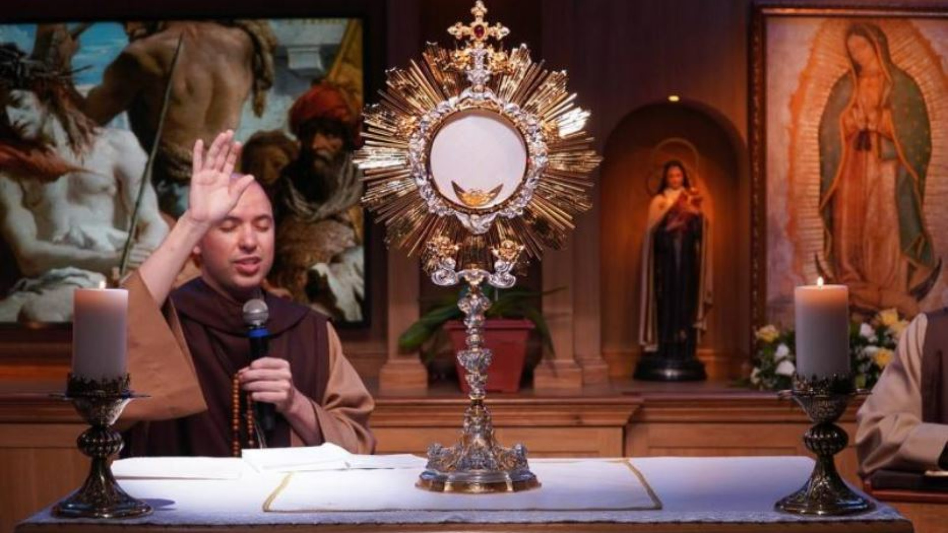 Immagine di Il Rosario record di frei Gilson: milioni in preghiera alle 4 di mattina