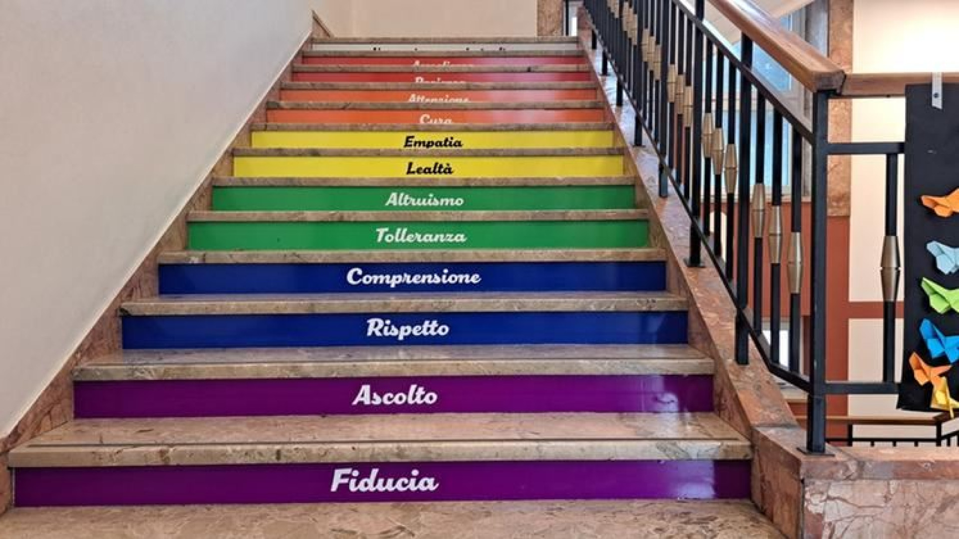 Immagine di Cos'è successo con la scala arcobaleno in una scuola di Verona