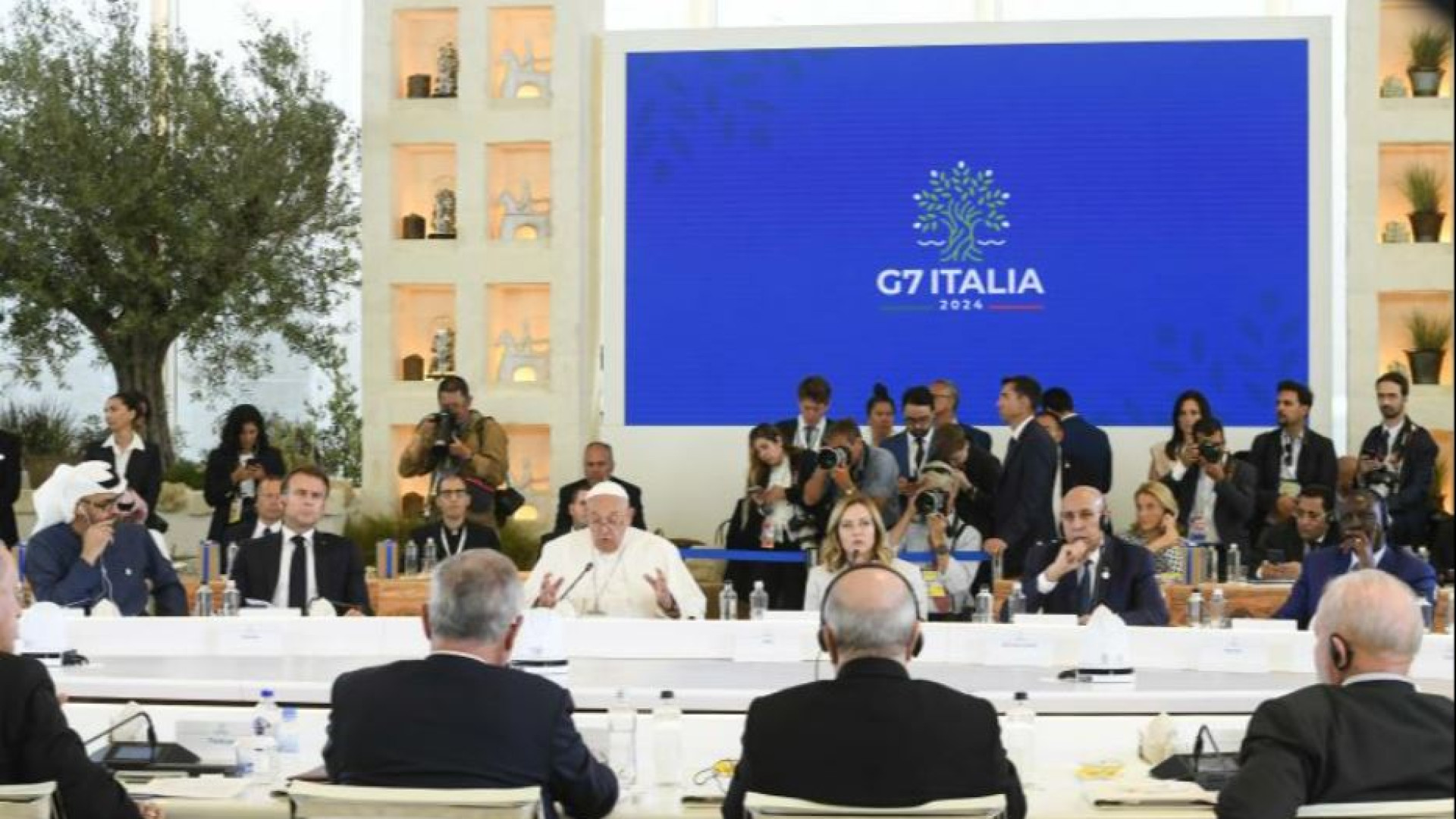 Immagine di L’IA secondo papa Francesco: governata da un’etica condivisa