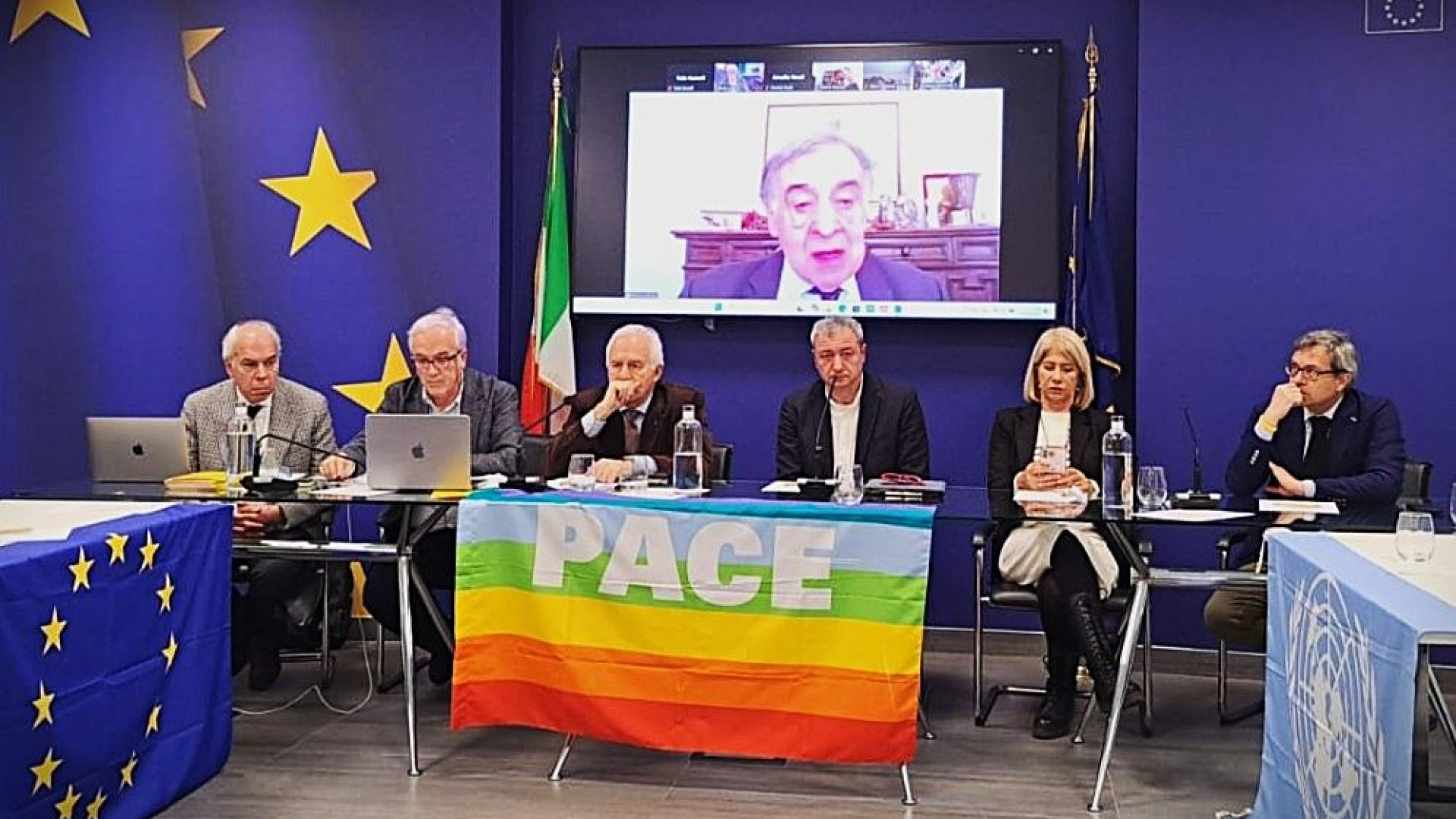 Immagine di È nato l'Intergruppo per la pace: «Non vogliamo un'Europa bellicista»