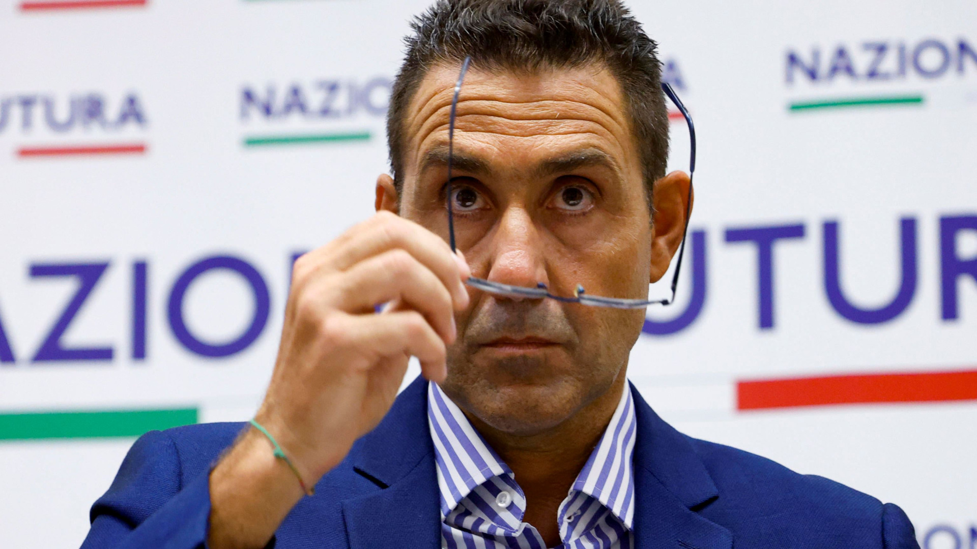 Immagine di Dopo la nomina arriva l'inchiesta dell'esercito. Lui si mette in licenza
