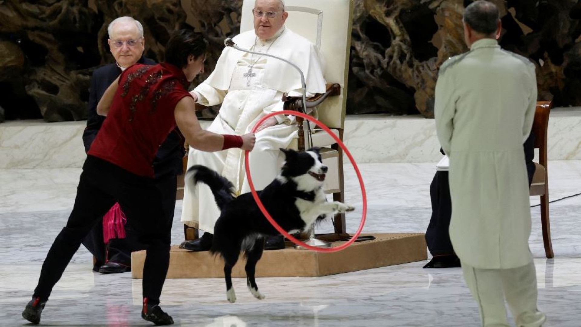 Immagine di Il Papa denuncia l'abuso sui minori. E prega con madre Teresa di Calcutta
