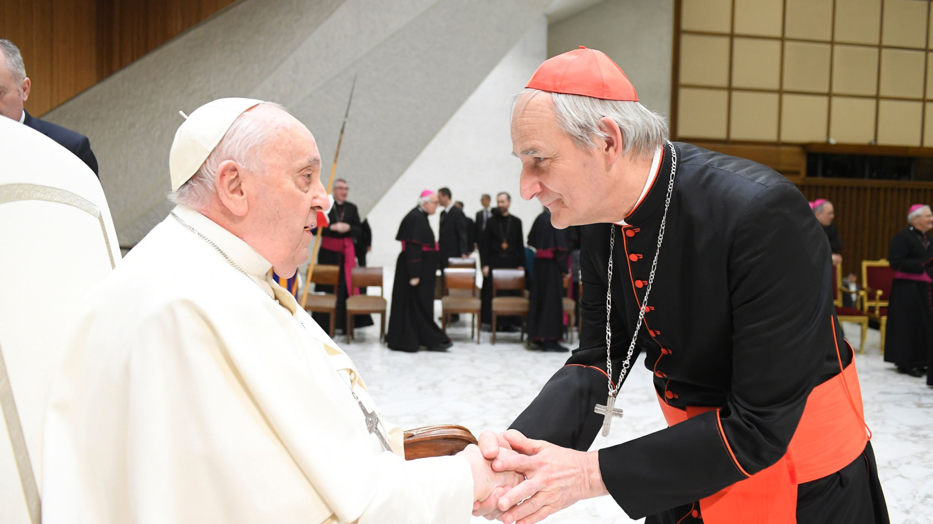 Immagine di Zuppi: «Francesco parla a tutti e condivide la sua fragilità con noi»