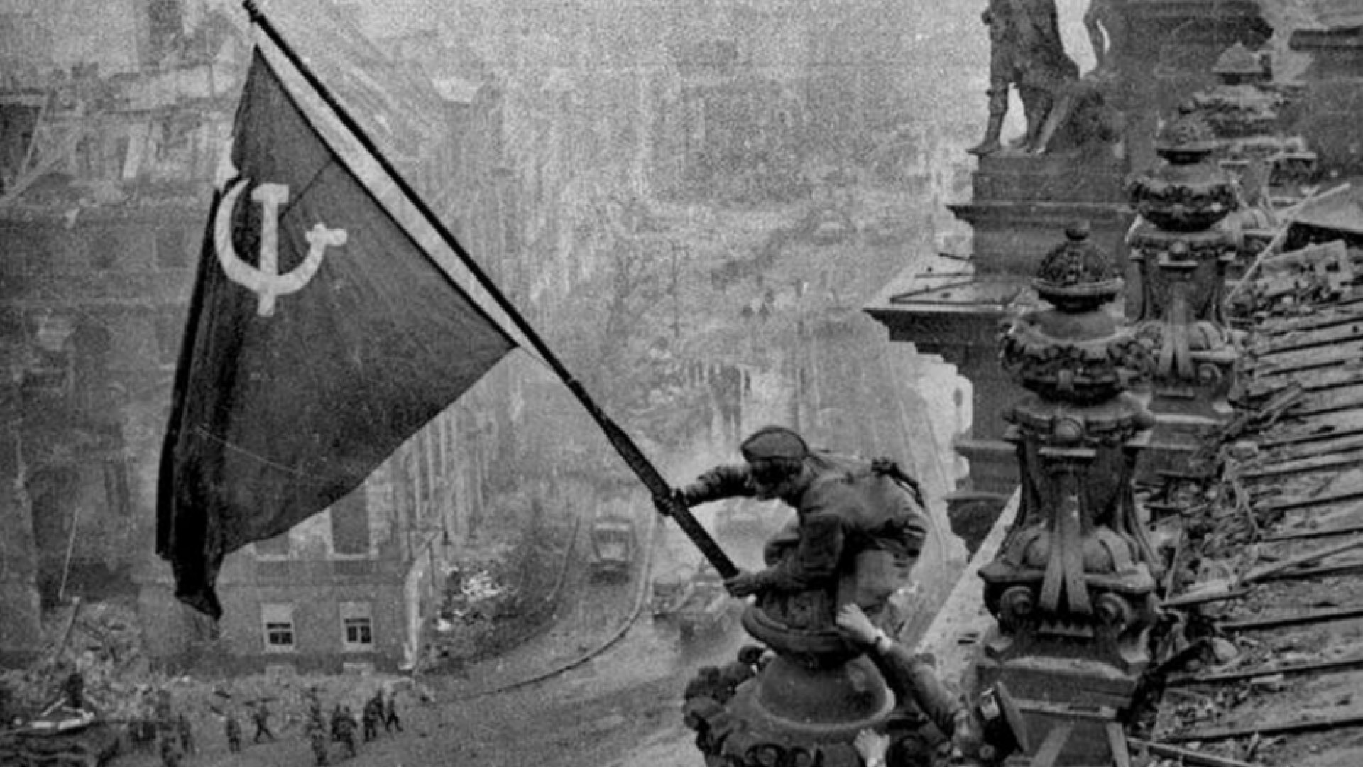 Immagine di Immagini di guerra, ambigue bandiere della vittoria