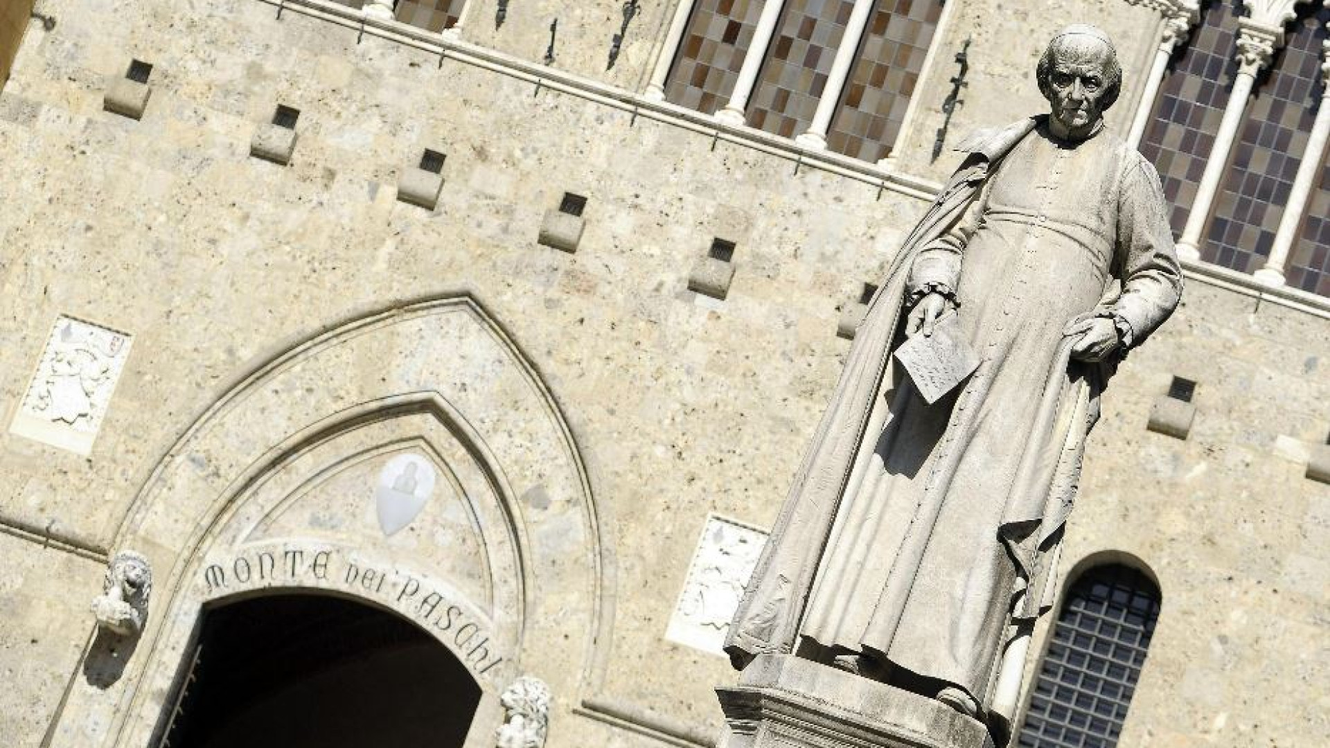 Immagine di Mps e la scalata a Mediobanca: quel che c'è da sapere sul risiko bancario