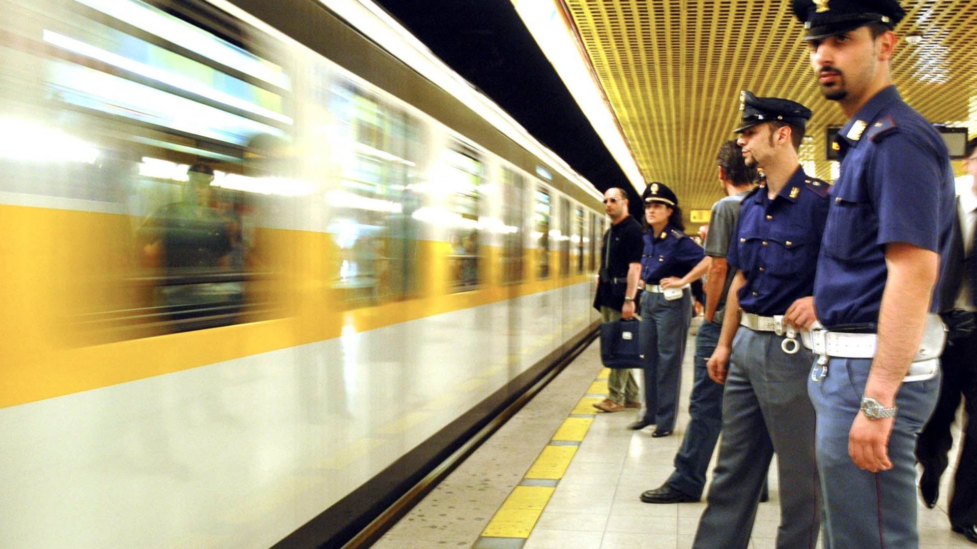 Immagine di Era ricercato per terrorismo: arrestato nella metro di Milano